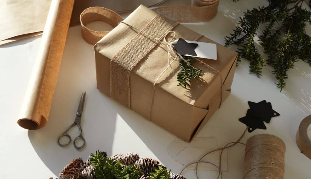 3 Sustainable Christmas Gift Wrapping Ideas - Teapro