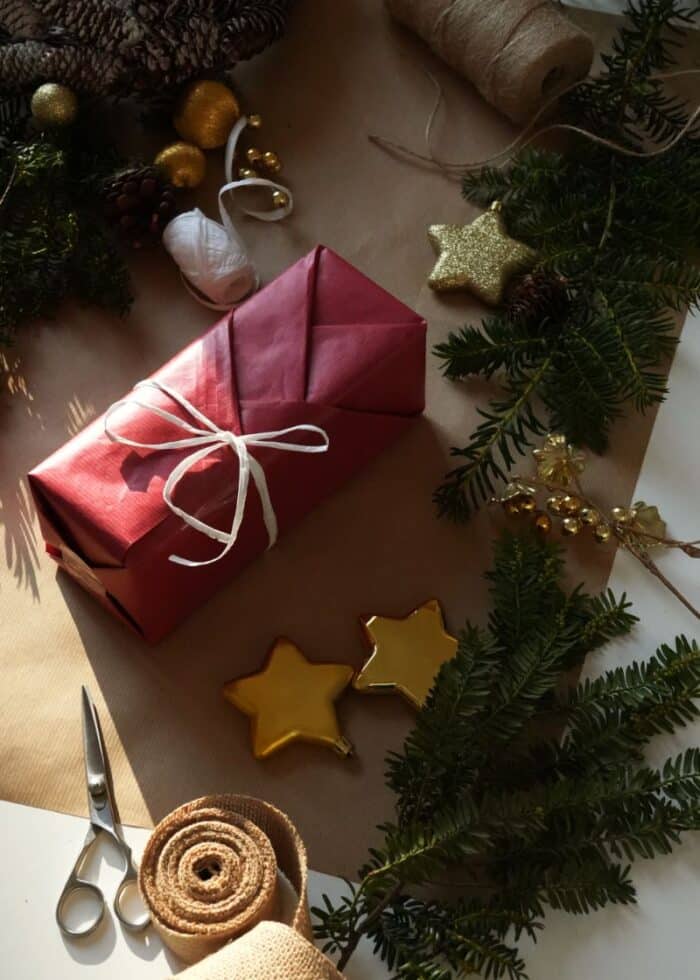3 Sustainable Christmas Gift Wrapping Ideas - Teapro