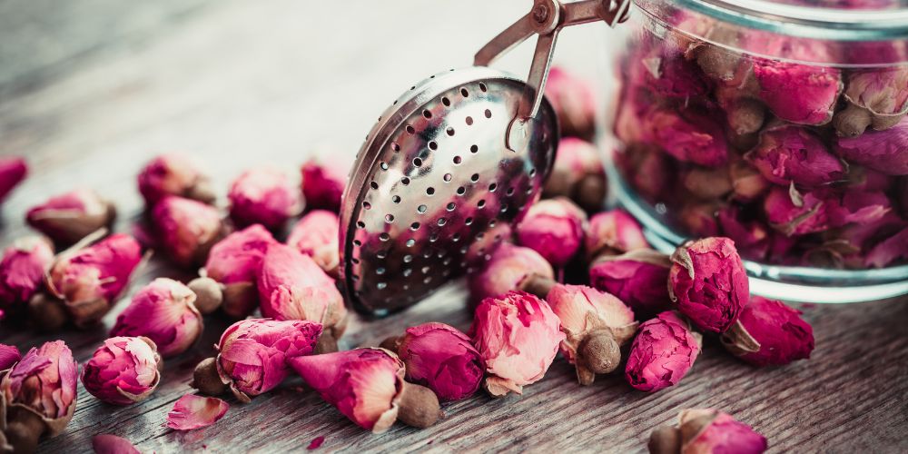dried rose buds