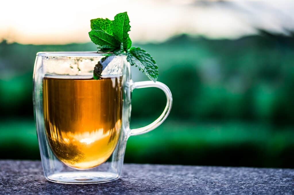 6 Secret Benefits of Rose Tea