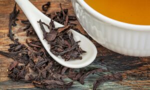featured image light vs dark oolong tea