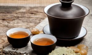 featured image - how much tea should you drink a day