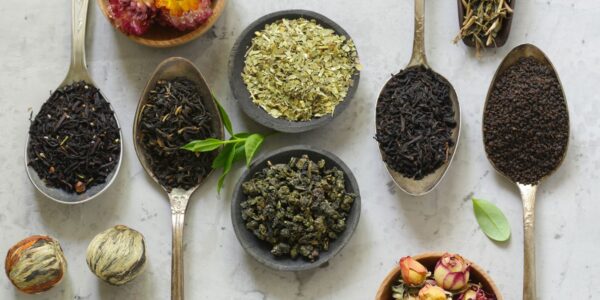 featured image - how to taste tea like a pro
