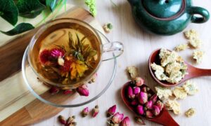 how to blend your own herbal tea at home - featured image