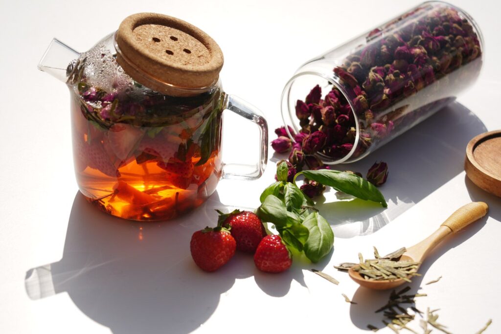 Green tea Strawberry cold brew recipe-green tea strawberry cold brew-strawberry cold brew tea recipe-how to make strawberry green tea recipe-cold brew green tea recipe-fruit infused iced tea