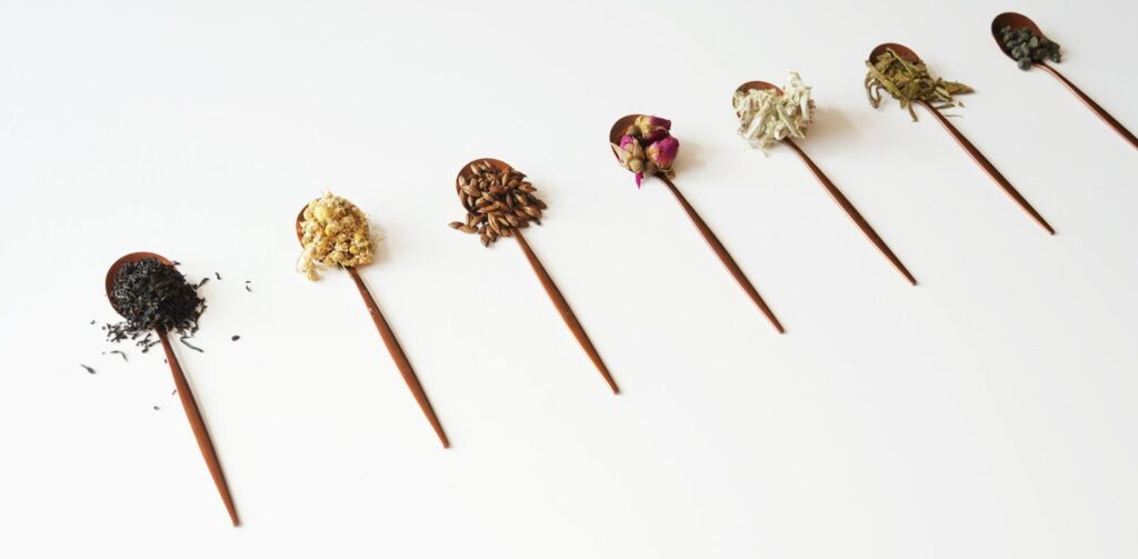 How many grams in a tea spoon of tea Spoon vs Tea-tea measurement-how many tea spoon in table spoon- tea spoon is how many ml- how many tea spoon in a cup- how much is a tea spoon in ml- tea spoon for tea-tea spoon for loose tea- loose tea scoop- perfect tea spoon- perfect teaspoon