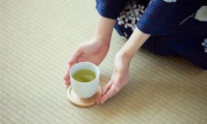 Japanese Green tea - the complete guide to every type - genmaicha tea-genmaicha japanese matcha- japanese sencha tea- sencha tea from japan-sencha green tea from japan- hojicha tea- gyokuro green tea- japanese sencha-sencha japanese tea- kukicha tea- bancha green tea- roasted rice green tea- huge cluster of matcha most common everyday Japanese green tea -roasted green tea shade-grown-premium-japanese teas-green tea japan