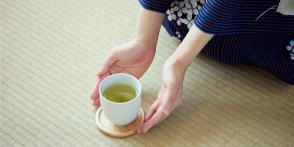 Japanese Green tea - the complete guide to every type - genmaicha tea-genmaicha japanese matcha- japanese sencha tea- sencha tea from japan-sencha green tea from japan- hojicha tea- gyokuro green tea- japanese sencha-sencha japanese tea- kukicha tea- bancha green tea- roasted rice green tea- huge cluster of matcha most common everyday Japanese green tea -roasted green tea shade-grown-premium-japanese teas