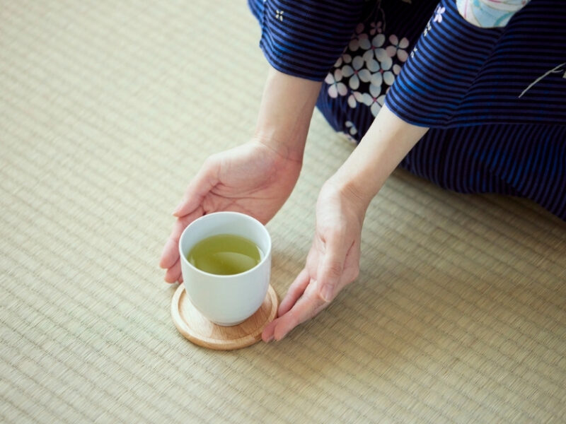 Japanese Green tea - the complete guide to every type - genmaicha tea-genmaicha japanese matcha- japanese sencha tea- sencha tea from japan-sencha green tea from japan- hojicha tea- gyokuro green tea- japanese sencha-sencha japanese tea- kukicha tea- bancha green tea- roasted rice green tea- huge cluster of matcha most common everyday Japanese green tea -roasted green tea shade-grown-premium-japanese teas