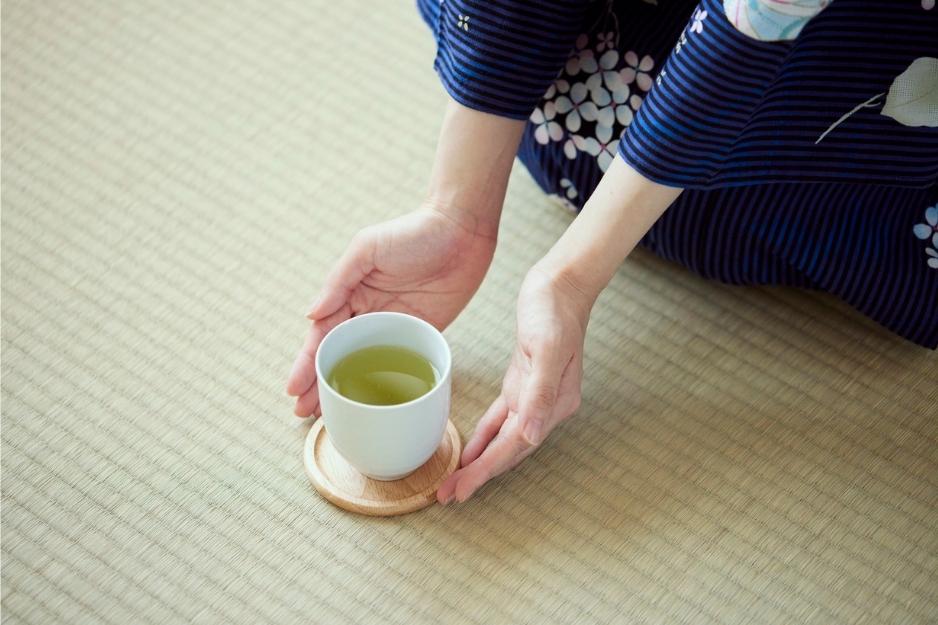 Japanese Green tea - the complete guide to every type - genmaicha tea-genmaicha japanese matcha- japanese sencha tea- sencha tea from japan-sencha green tea from japan- hojicha tea- gyokuro green tea- japanese sencha-sencha japanese tea- kukicha tea- bancha green tea- roasted rice green tea- huge cluster of matcha most common everyday Japanese green tea -roasted green tea shade-grown-premium-japanese teas