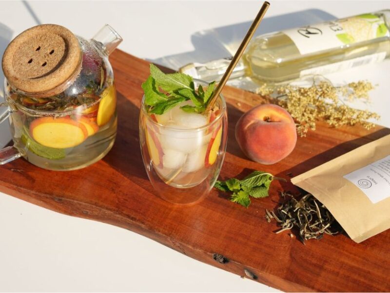 white tea cold brew recipe-peach elderflower cold brew-cold brew white tea-Bai Mu Dan cold brew- iced white tea recipe-elderflower iced tea recipe-white tea cold brew recipe-bai mu dan-white peony