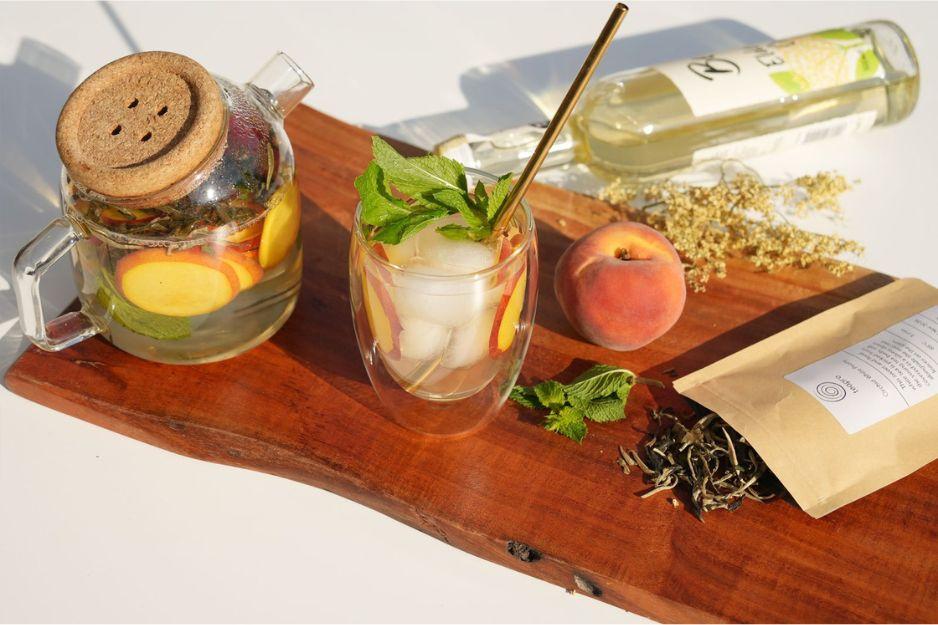 white tea cold brew recipe-peach elderflower cold brew-cold brew white tea-Bai Mu Dan cold brew- iced white tea recipe-elderflower iced tea recipe-white tea cold brew recipe-bai mu dan-white peony