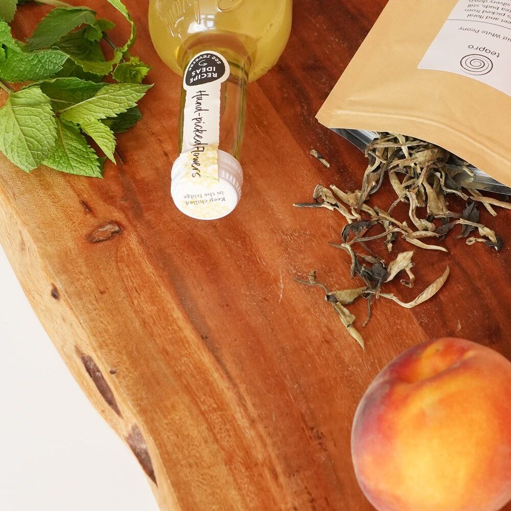 peach elderflower cold brew-cold brew white tea-Bai Mu Dan cold brew- iced white tea recipe-elderflower iced tea recipe-white tea cold brew recipe