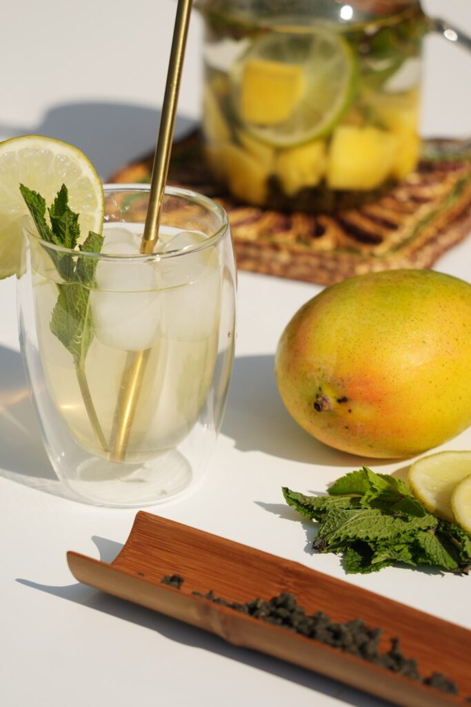 oolong mango cold brew recipe, mango oolong tea, cold brew oolong recipe, lan gui ren oolong, iced oolong tea recipe, tropical iced tea recipe, oolong tea with fruit